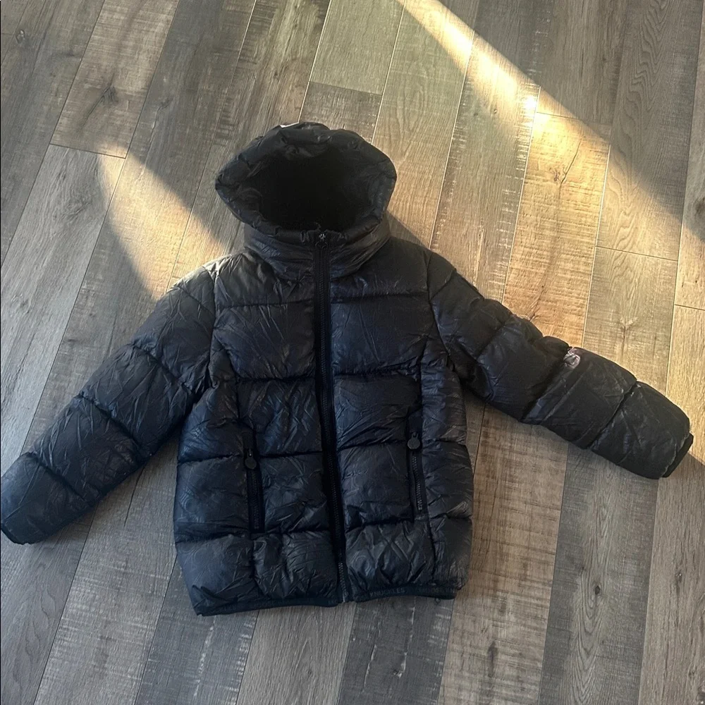 Moose Knuckles black hooded puffer with hologram imprint logo size small